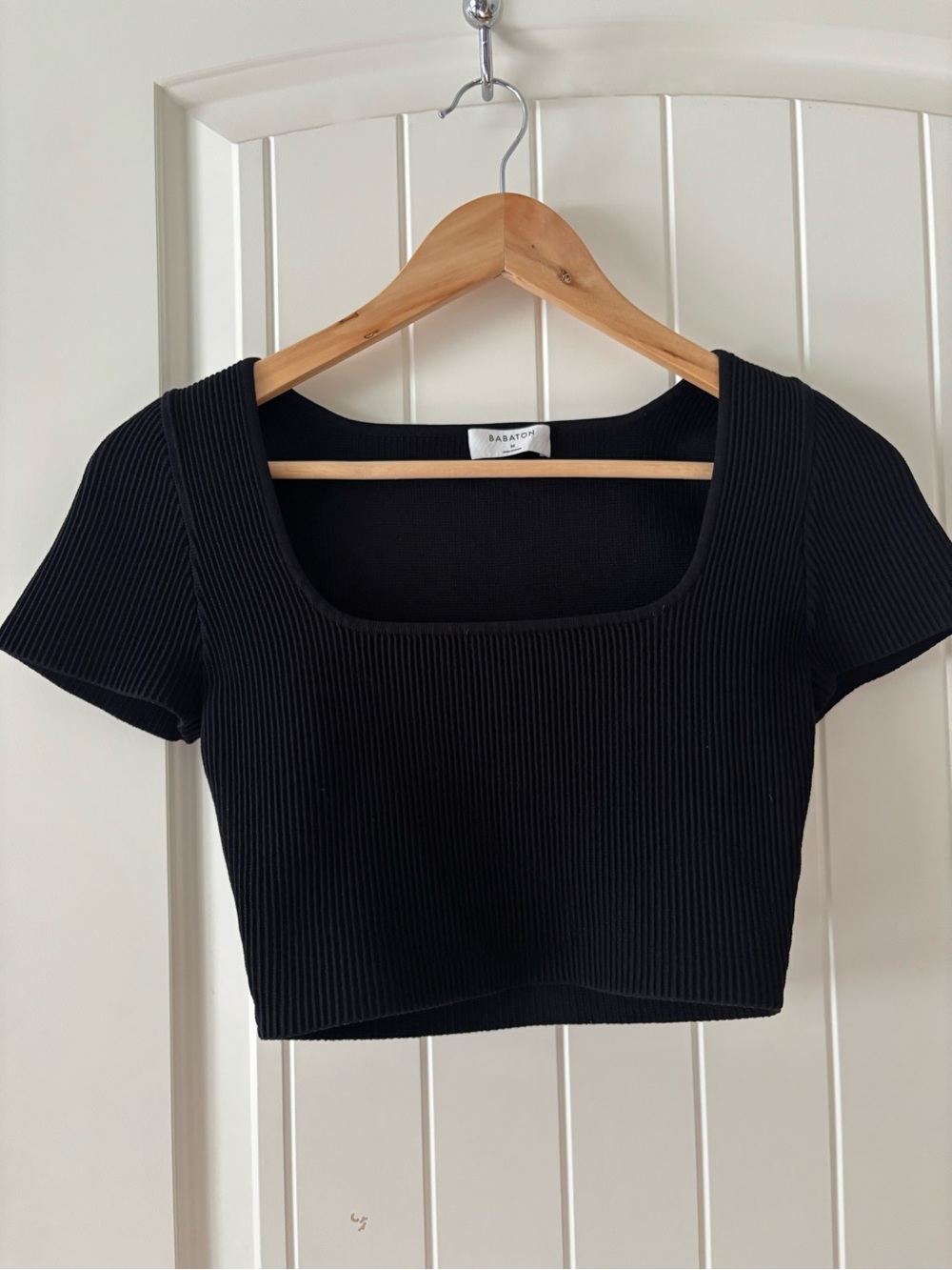 Aritzia Babaton Sculpt Knit Ribbed Cropped Top Black Medium - Picture 1 of 3
